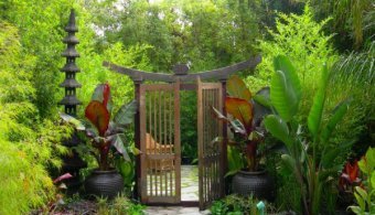 Give your garden a Oriental entrance with style galore